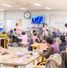 さくら苑 デイサービスセンター：当デイサービスセンターの特徴 山口県下松市の大規模デイサービス 一日の定員75名!市内有数の大規模型デイサービスです…